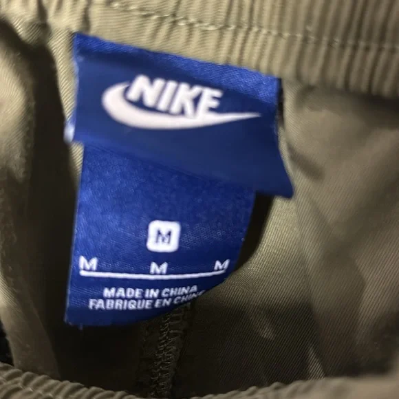 Nike Men's Swoosh Cuffed Joggers Olive green size Medium - Picture 8 of 11